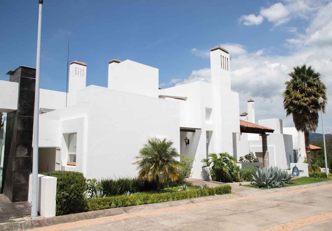 CASA RESIDENCIAL EN VENTA EN RESIDENCIAL PARAISO ALTOZANO, MORELIA