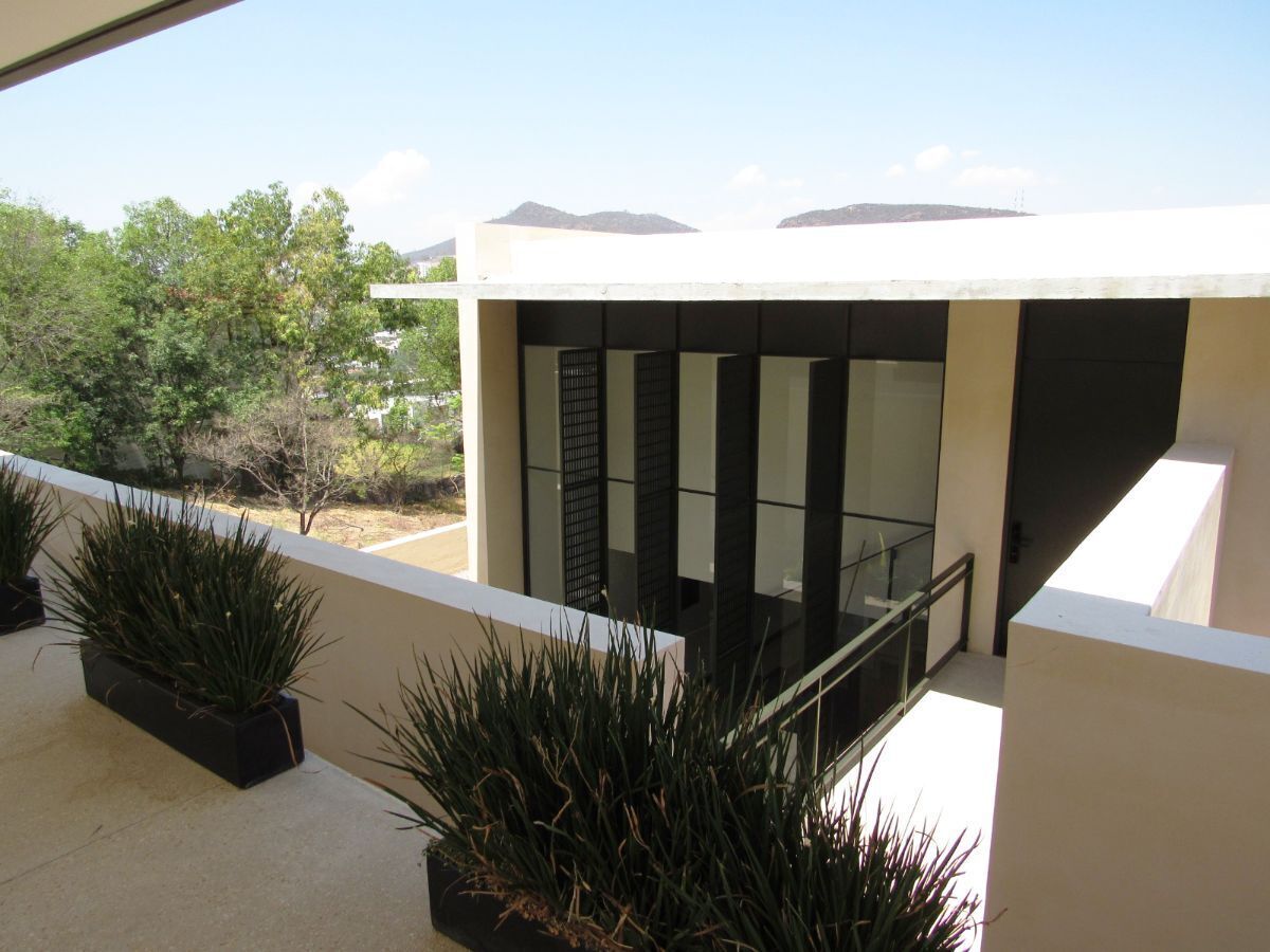 CASA RESIDENCIAL EN VENTA/RENTA EN CLUB DENTRO DEL CAMPO DE GOLF TRES MARIAS MORELIA