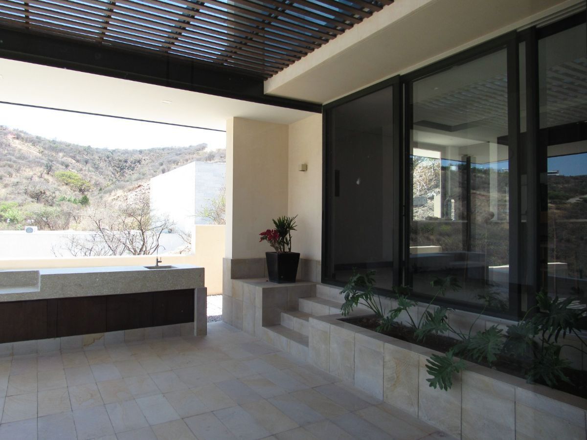 CASA RESIDENCIAL EN VENTA/RENTA EN CLUB DENTRO DEL CAMPO DE GOLF TRES MARIAS MORELIA