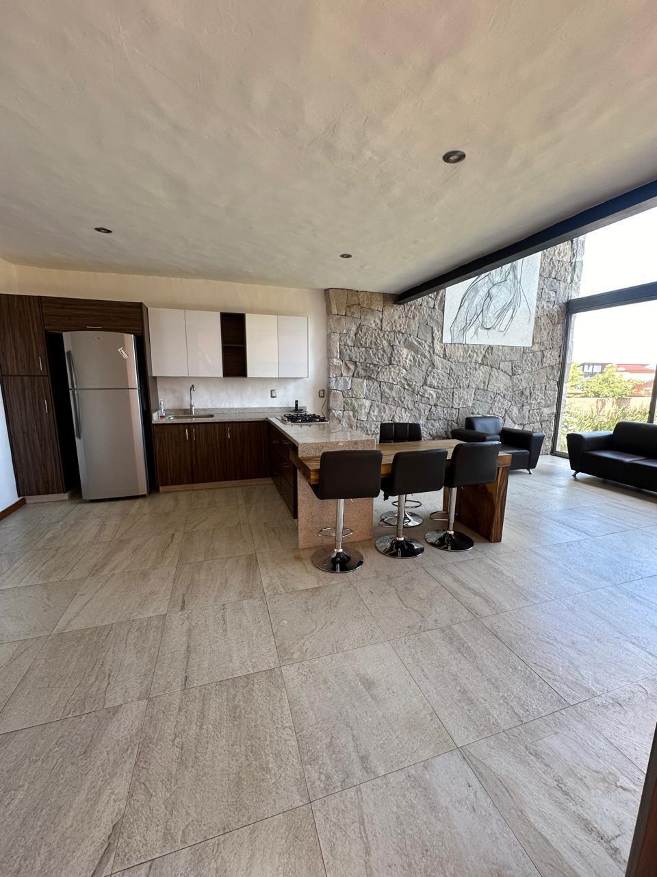 CASA EN VENTA EN CLUB Y DENTRO DEL CAMPO DE GOLF ALTOZANO, MORELIA