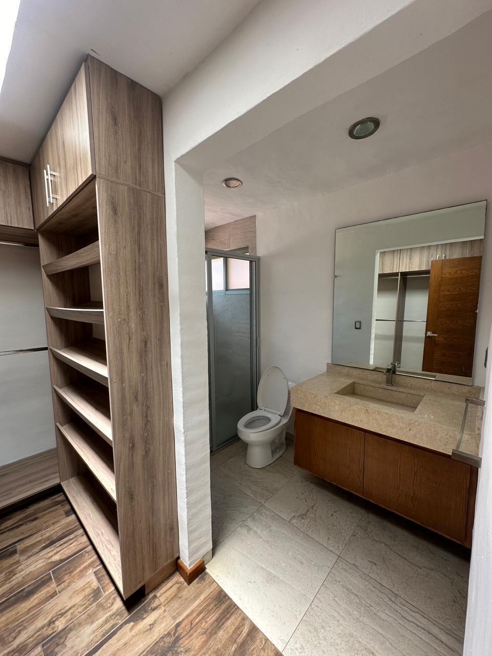 CASA EN VENTA EN CLUB Y DENTRO DEL CAMPO DE GOLF ALTOZANO, MORELIA