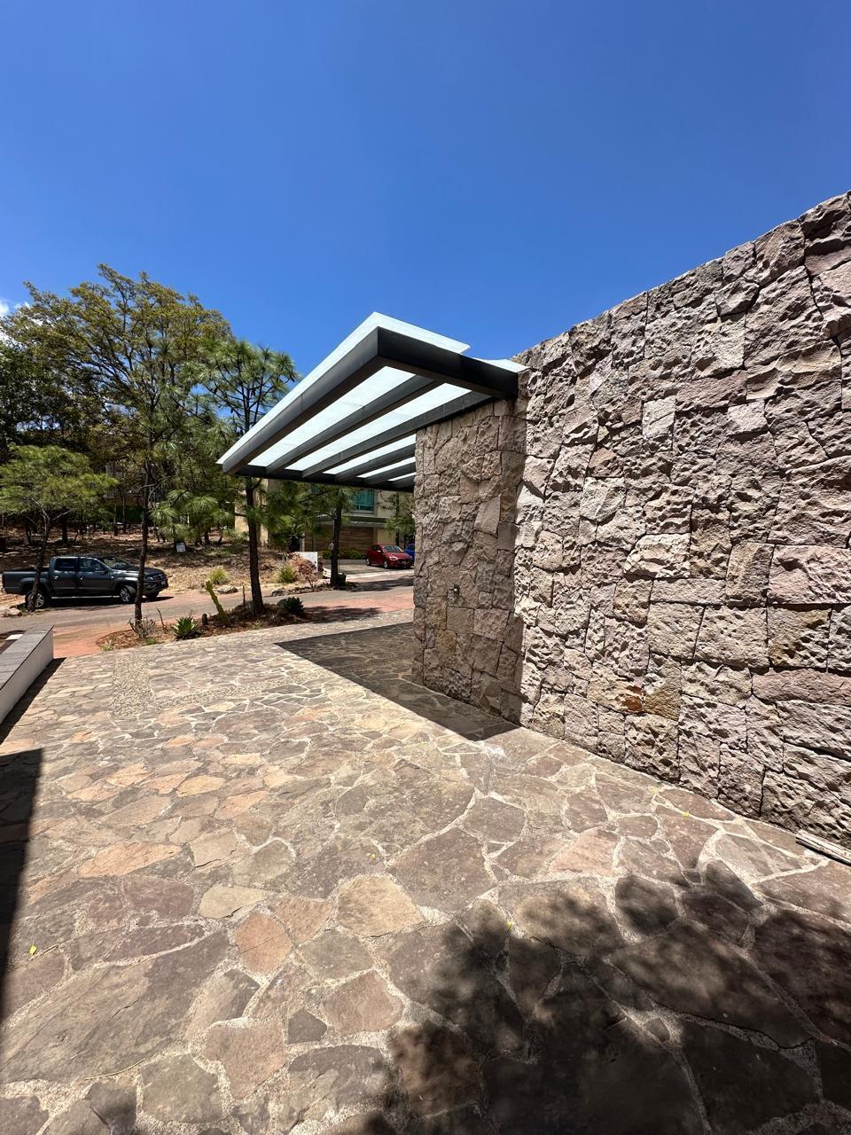 CASA EN VENTA EN CLUB Y DENTRO DEL CAMPO DE GOLF ALTOZANO, MORELIA