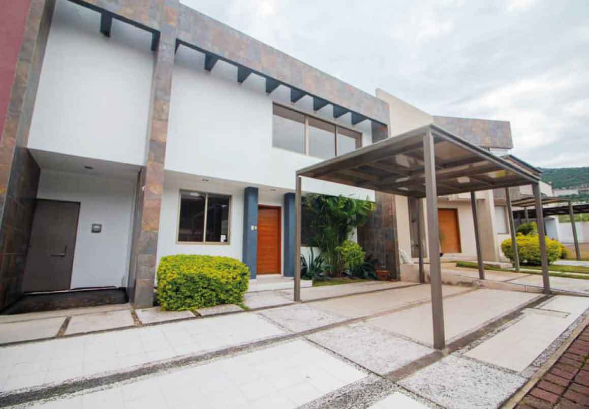 CASA EN VENTA EN JACARANDAS TRES MARIAS, MORELIA