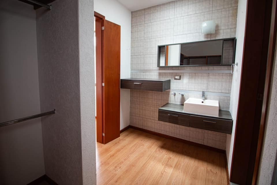 CASA EN VENTA EN JACARANDAS TRES MARIAS, MORELIA