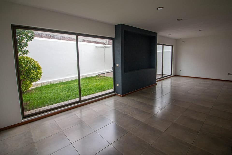 CASA EN VENTA EN JACARANDAS TRES MARIAS, MORELIA