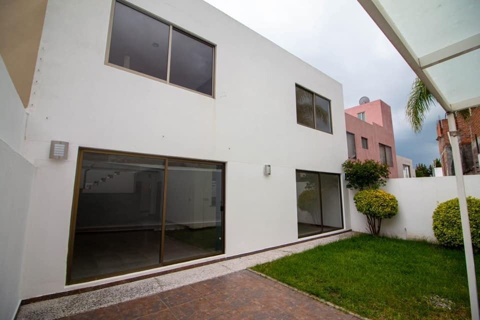 CASA EN VENTA EN JACARANDAS TRES MARIAS, MORELIA