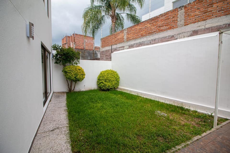 CASA EN VENTA EN JACARANDAS TRES MARIAS, MORELIA