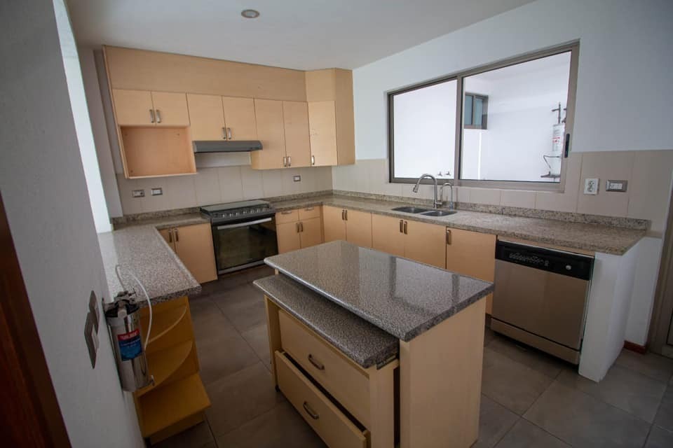 CASA EN VENTA EN JACARANDAS TRES MARIAS, MORELIA