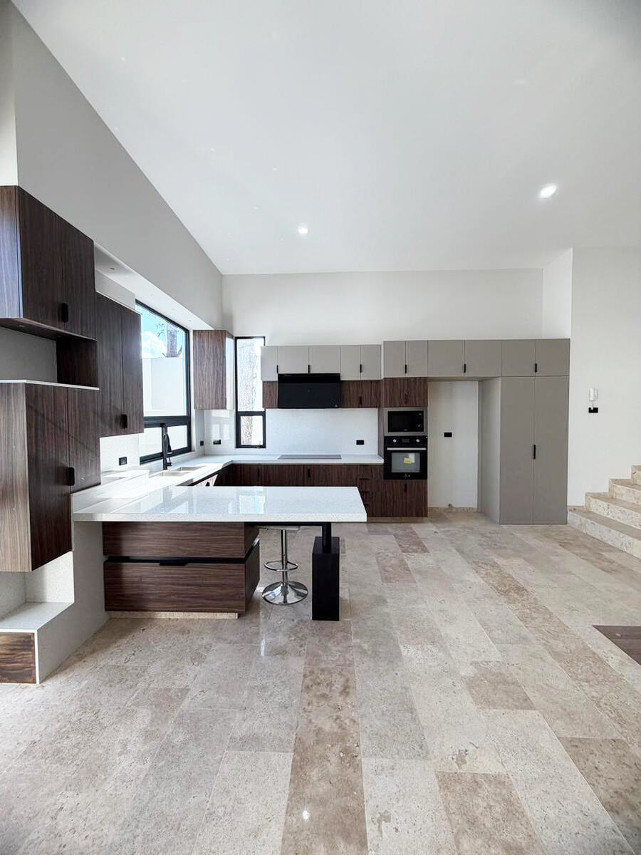 CASA EN VENTA EN EL PINAR ALTOZANO, MORELIA