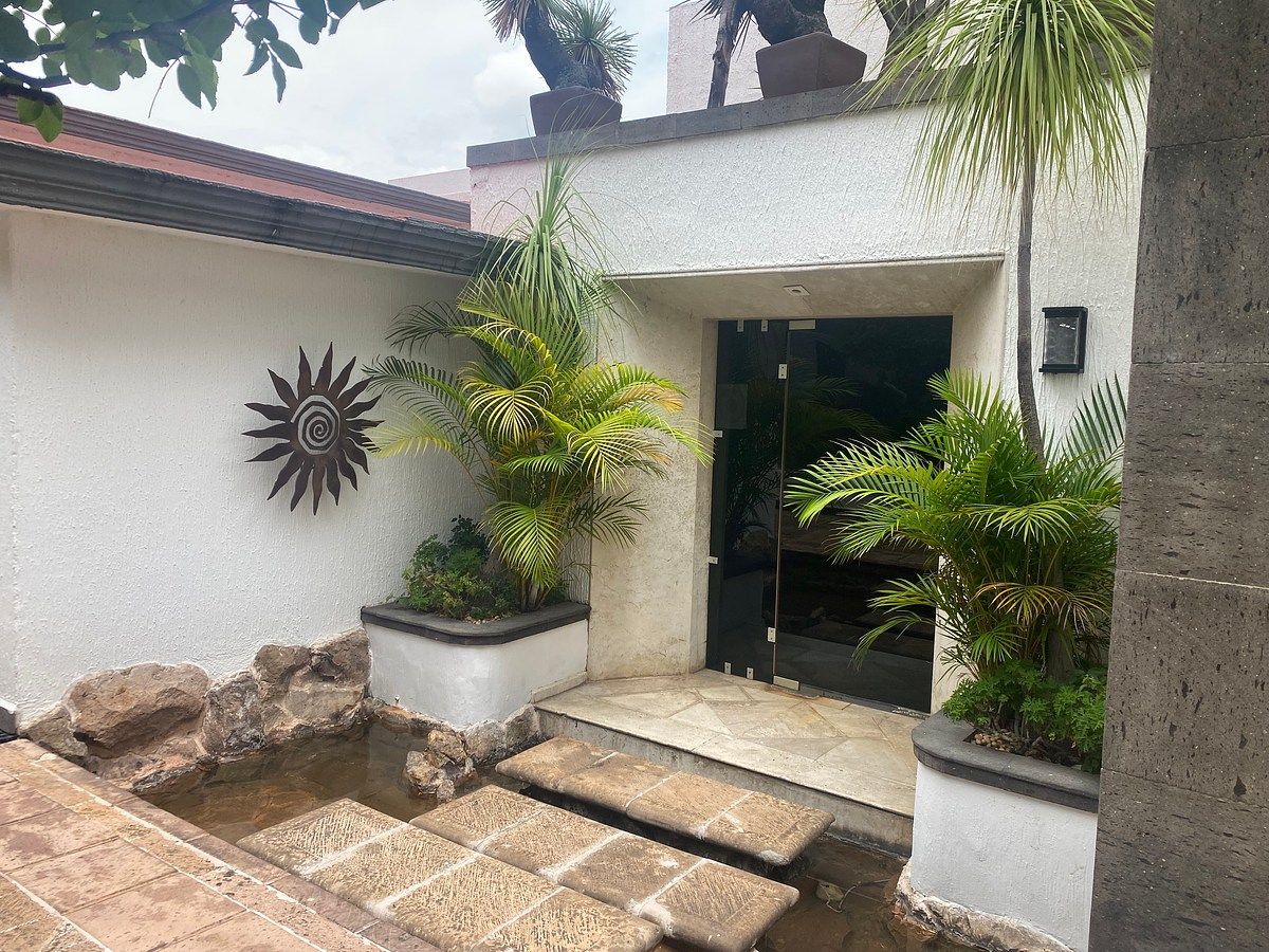 CASA RESIDENCIAL DE LUJO EN VENTA EN ALBERTO OVIEDO MOTA, MORELIA