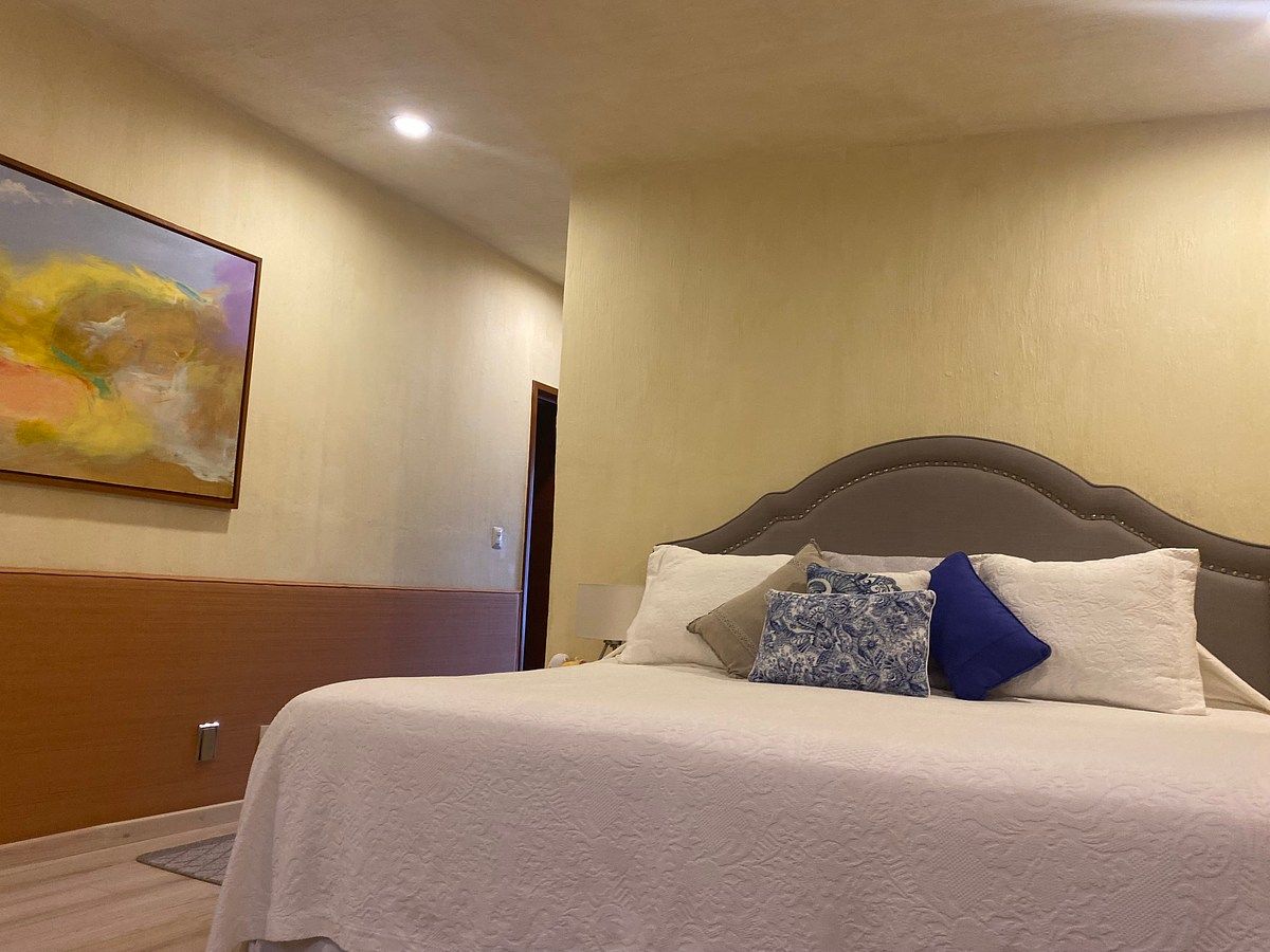 CASA RESIDENCIAL DE LUJO EN VENTA EN ALBERTO OVIEDO MOTA, MORELIA