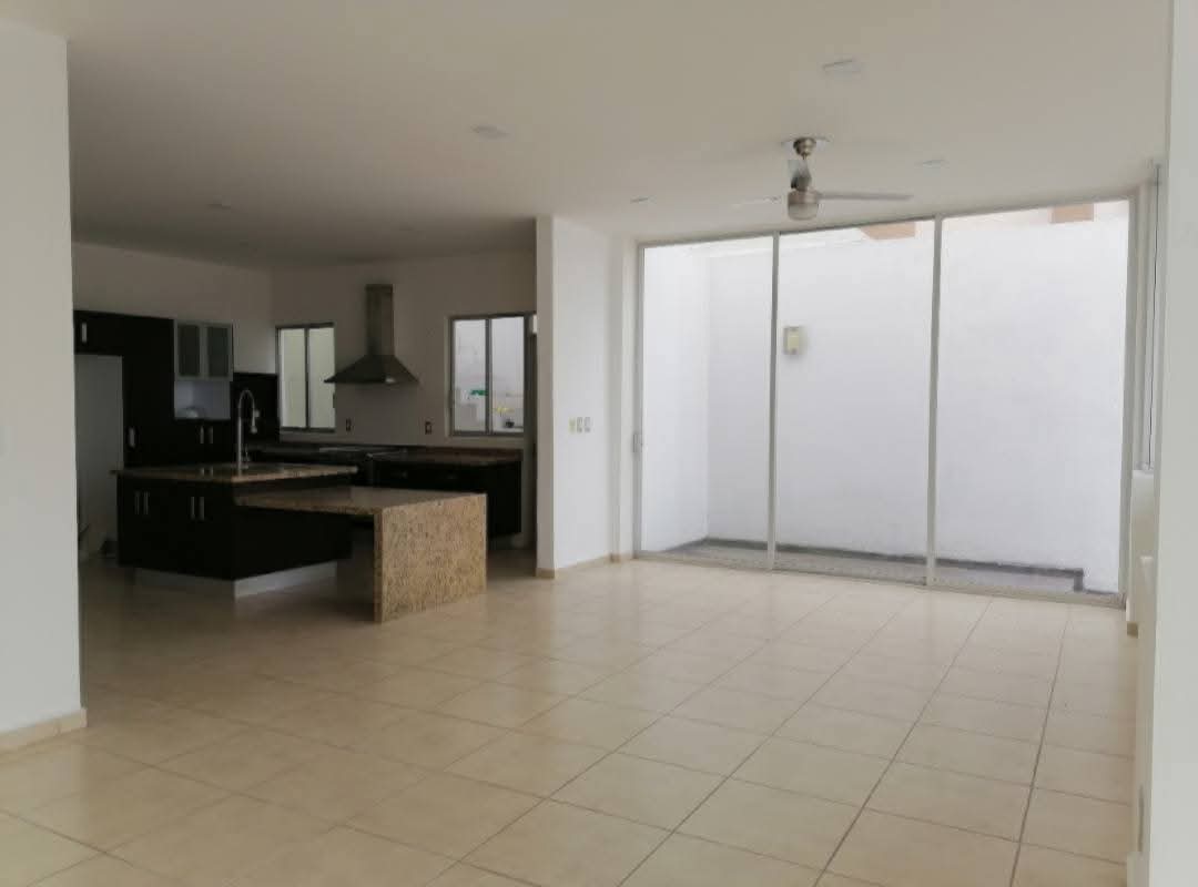 CASA EN VENTA EN FRACCIONAMIENTO LOMAS DE LAS AMERICAS SUR, MORELIA