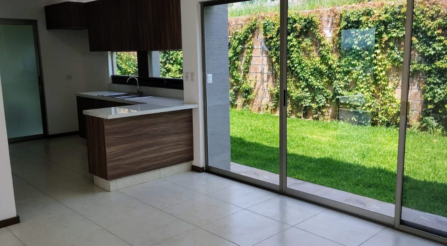 CASA EN VENTA EN LOMALTA TRES MARIAS, MORELIA