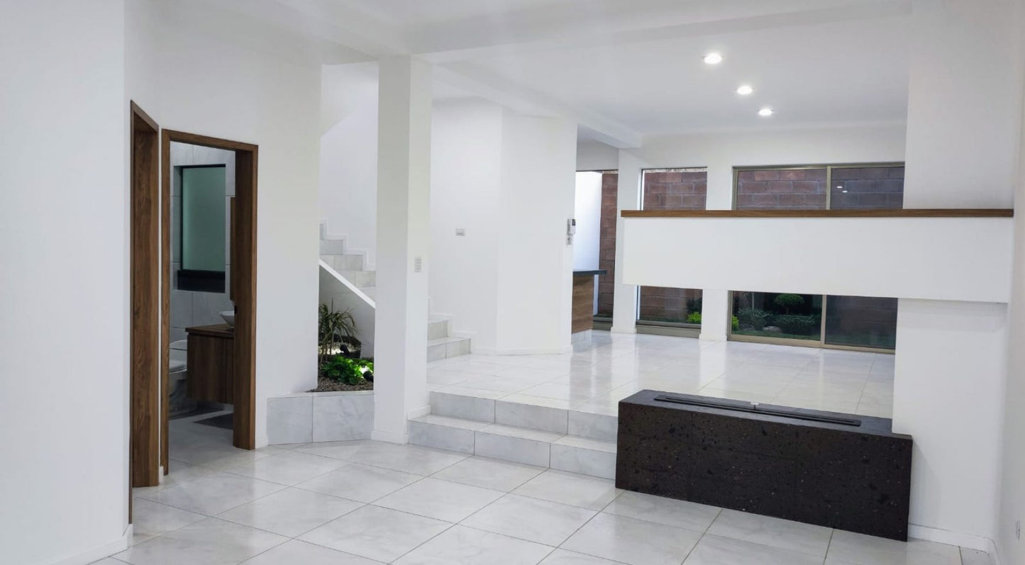 CASA EN VENTA EN LOMALTA TRES MARIAS, MORELIA