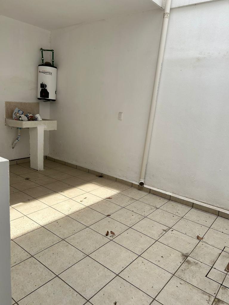 CASA EN VENTA EN JARDINES DEL RINCON, MORELIA