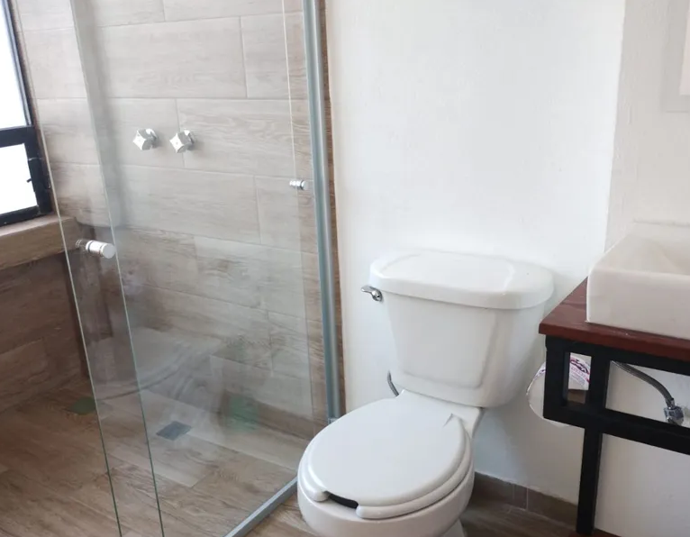 EDIFICIO SEMINUEVO EN VENTA EN AV. SOLIDARIDAD, MORELIA