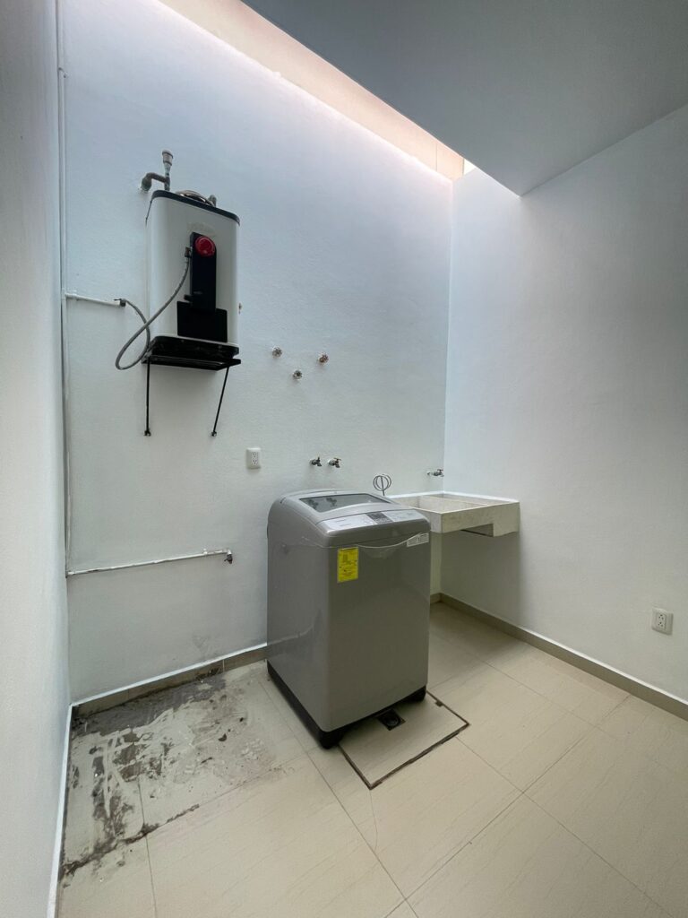 CASA DE UNA PLANTA EN VENTA EN PASEO DEL PARQUE TRES MARIAS, MORELIA