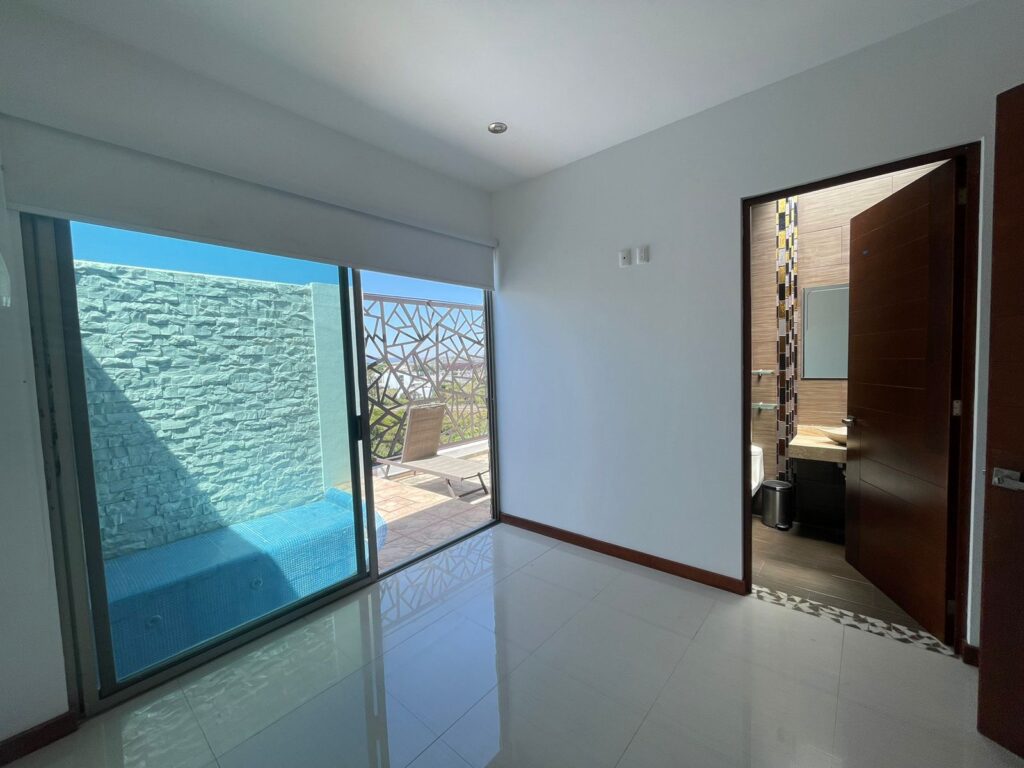 CASA DE UNA PLANTA EN VENTA EN PASEO DEL PARQUE TRES MARIAS, MORELIA