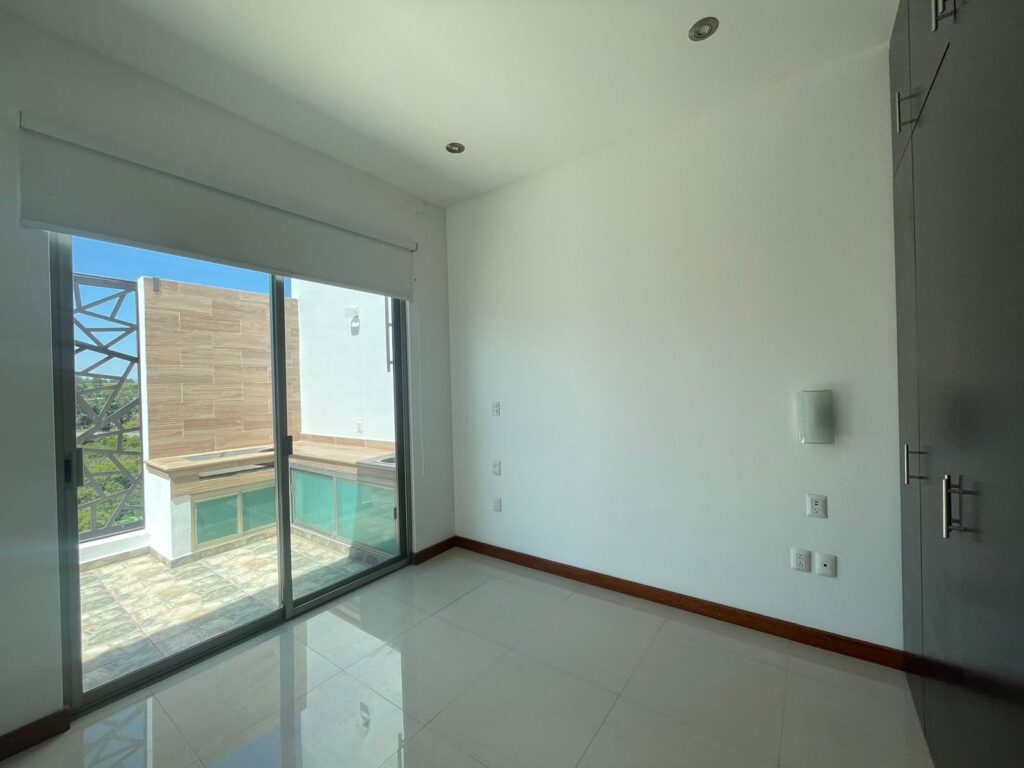 CASA DE UNA PLANTA EN VENTA EN PASEO DEL PARQUE TRES MARIAS, MORELIA