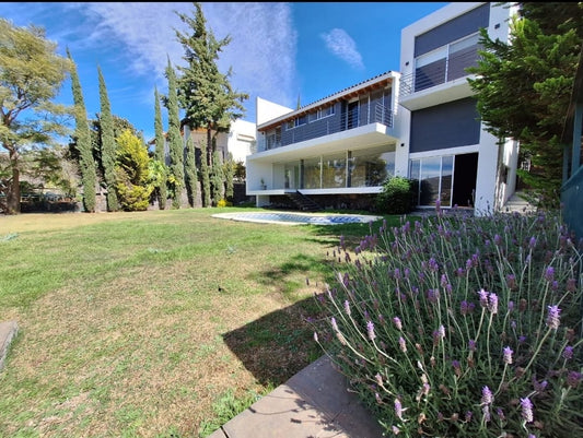 CASA EN RENTA EN EL CLUB Y DENTRO DEL CAMPO DE GOLF TRES MARIAS, MORELIA