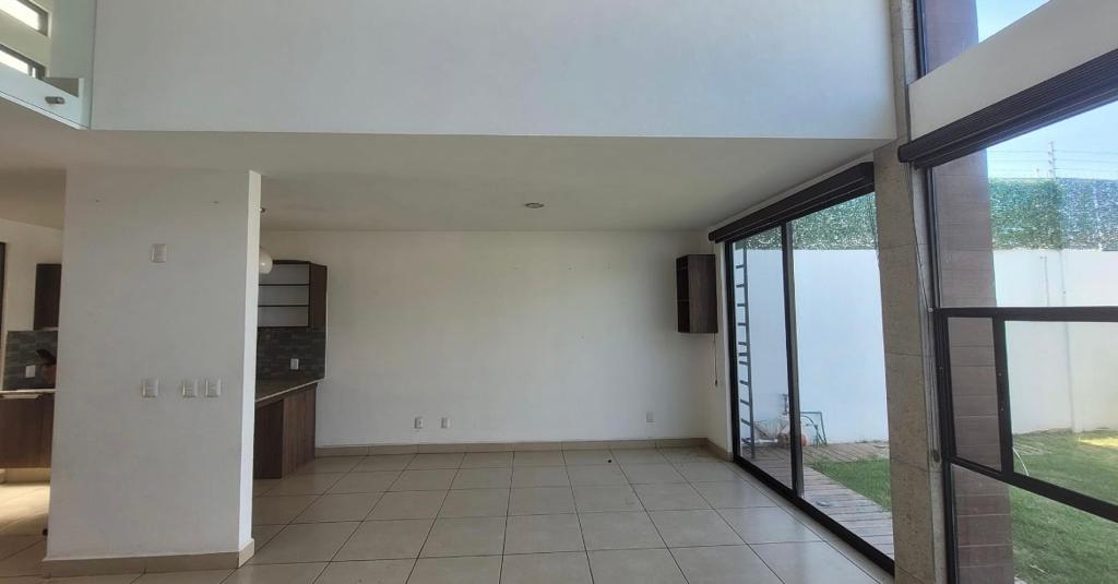 CASA EN VENTA EN MONTEVENTO TRES MARIAS, MORELIA