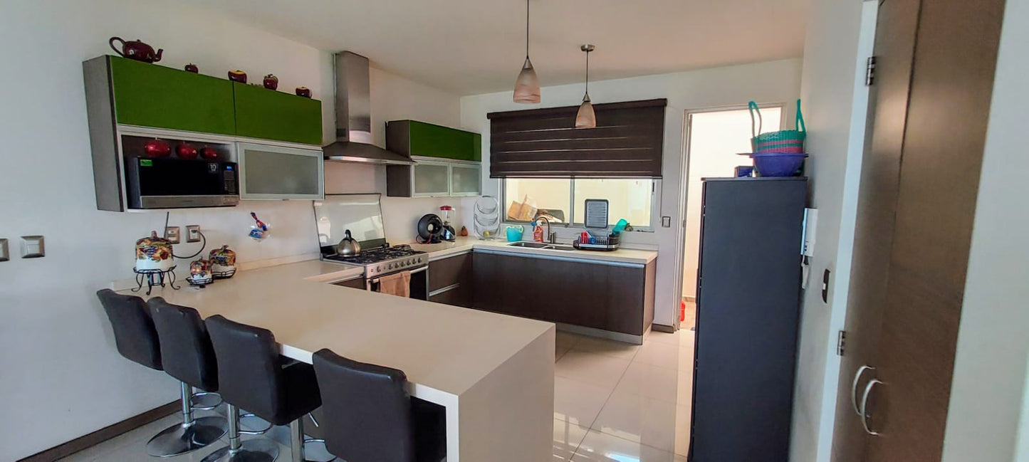 CASA EN VENTA EN RESIDENCIAL BOSQUE ALTOZANO, MORELIA