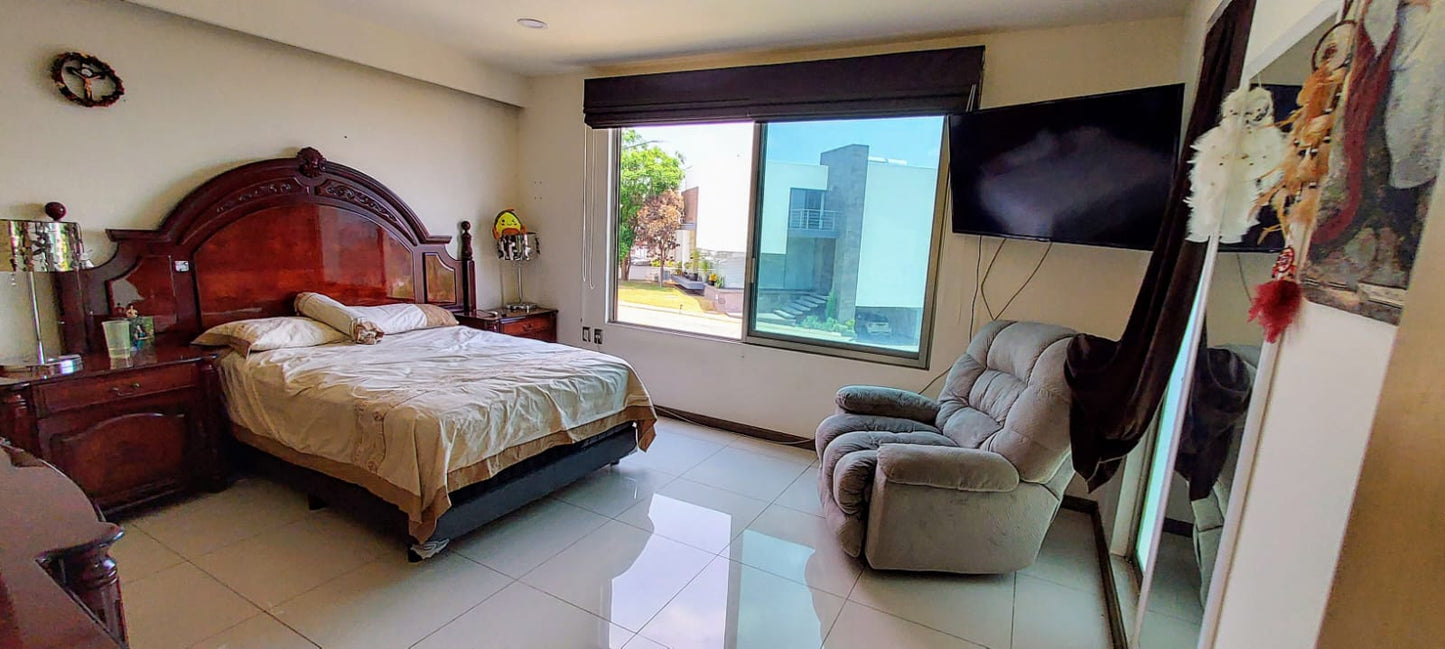 CASA EN VENTA EN RESIDENCIAL BOSQUE ALTOZANO, MORELIA