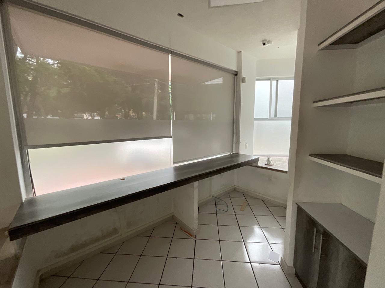 LOCAL COMERCIAL EN RENTA EN AV. CAMELINAS, MORELIA