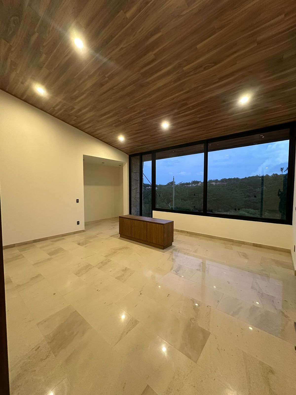 CASA RESIDENCIAL EN RENTA EN CLUB Y DENTRO DEL CAMPO DE GOLF ALTOZANO, MORELIA