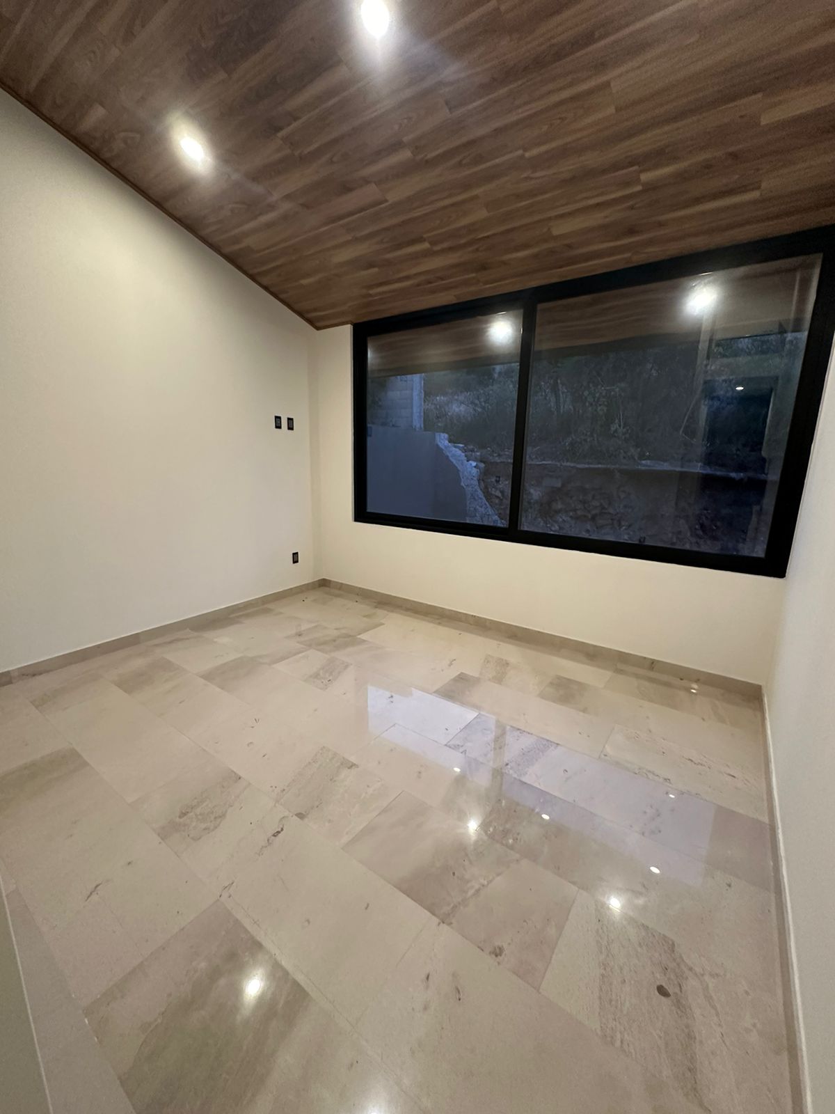 CASA RESIDENCIAL EN RENTA EN CLUB Y DENTRO DEL CAMPO DE GOLF ALTOZANO, MORELIA