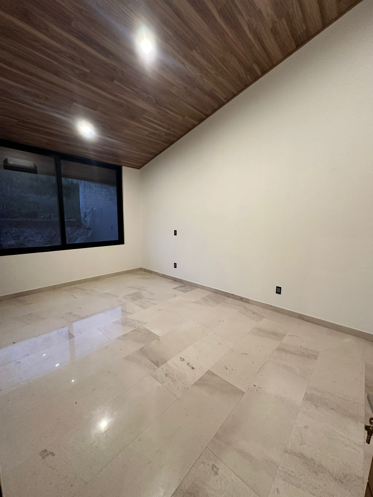 CASA RESIDENCIAL EN RENTA EN CLUB Y DENTRO DEL CAMPO DE GOLF ALTOZANO, MORELIA