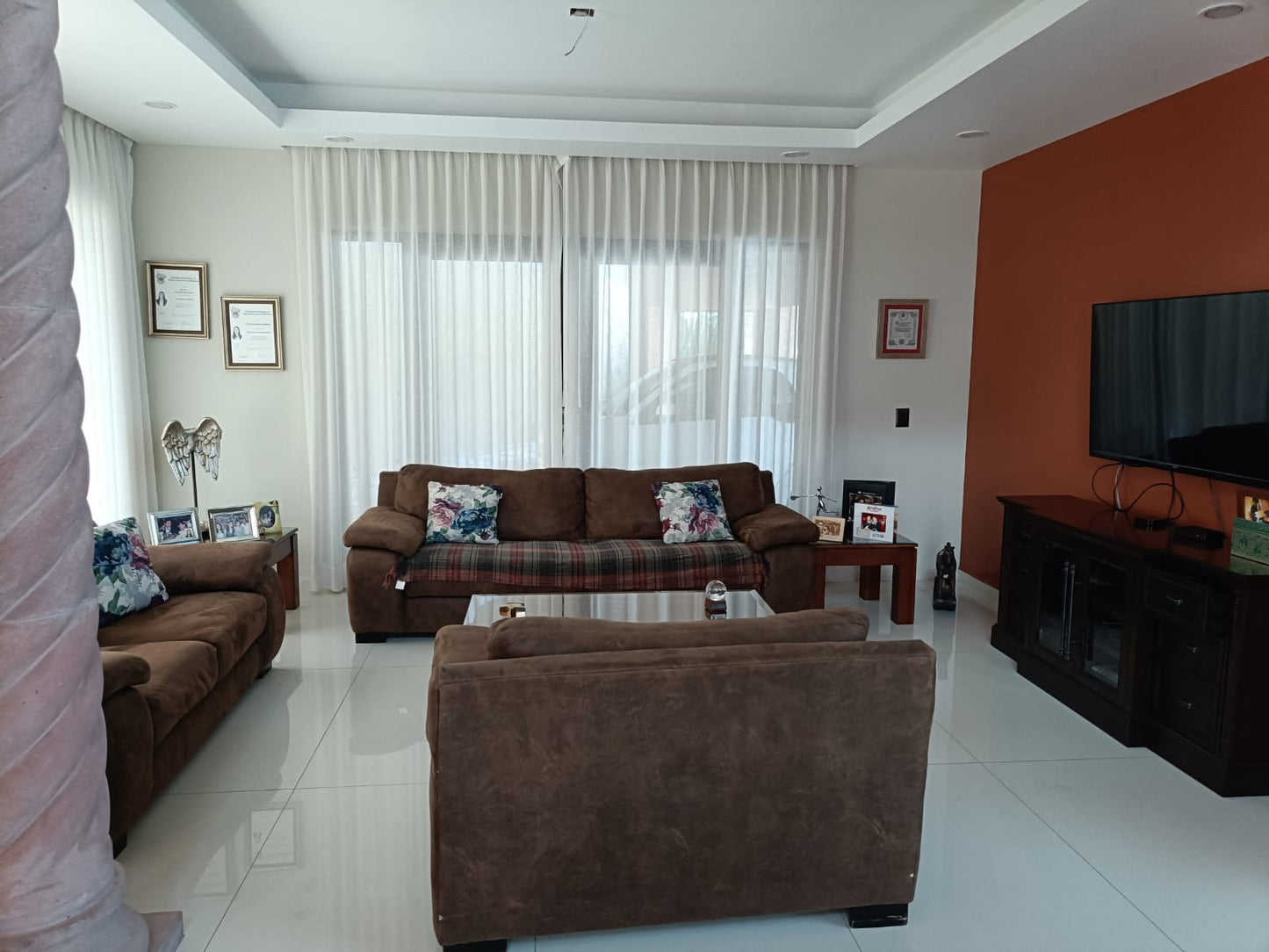 CASA RESIDENCIAL EN CLUB Y DENTRO DEL CAMPO DE GOLF ALTOZANO, MORELIA