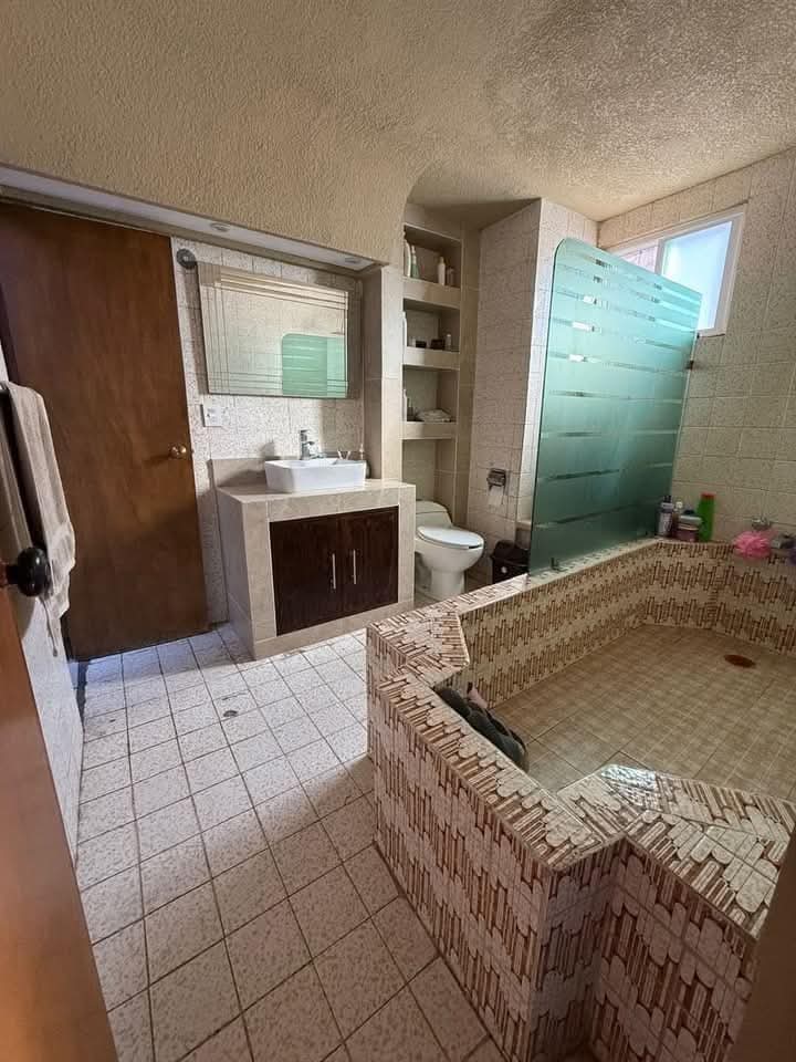 CASA EN VENTA EN CAMELINAS, MORELIA