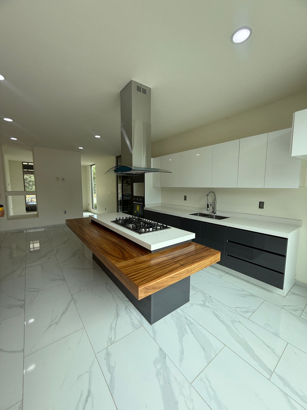 CASA CON ALBERCA EN VENTA EN EL ENCINAR ALTOZANO, MORELIA