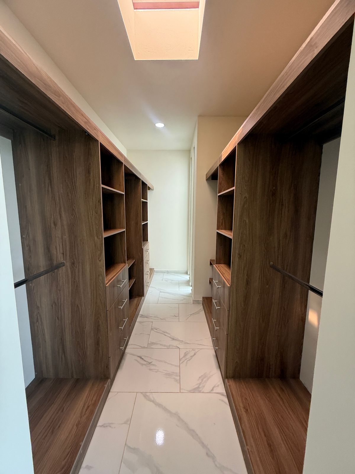 CASA CON ALBERCA EN VENTA EN EL ENCINAR ALTOZANO, MORELIA
