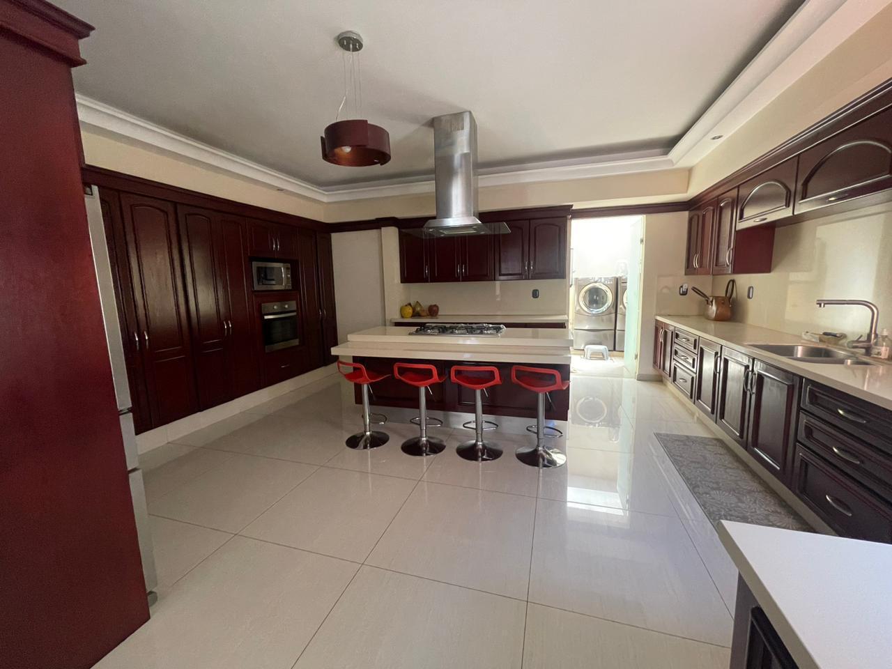 CASA EN VENTA EN CLUB Y DENTRO DEL CAMPO DE GOLF ALTOZANO, MORELIA
