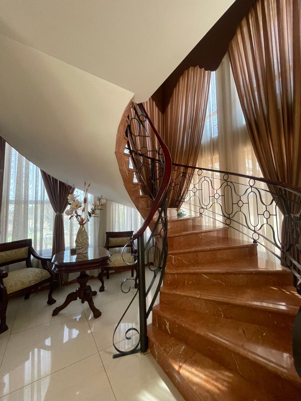 CASA EN VENTA EN CLUB Y DENTRO DEL CAMPO DE GOLF ALTOZANO, MORELIA