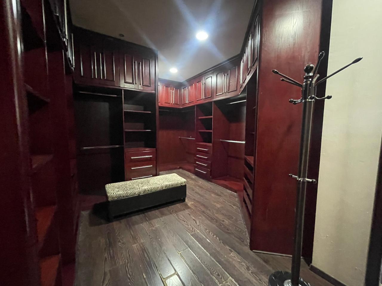 CASA EN VENTA EN CLUB Y DENTRO DEL CAMPO DE GOLF ALTOZANO, MORELIA