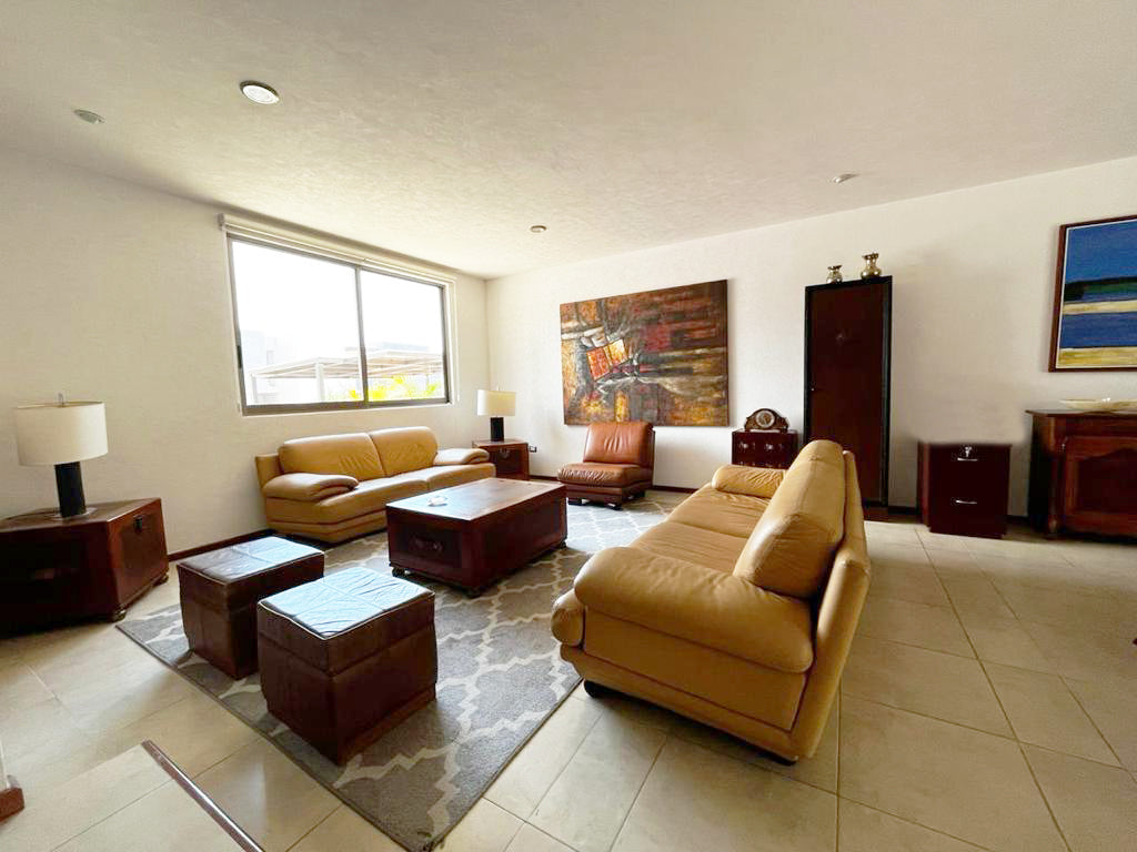 CASA EN VENTA EN JACARANDAS TRES MARIAS, MORELIA