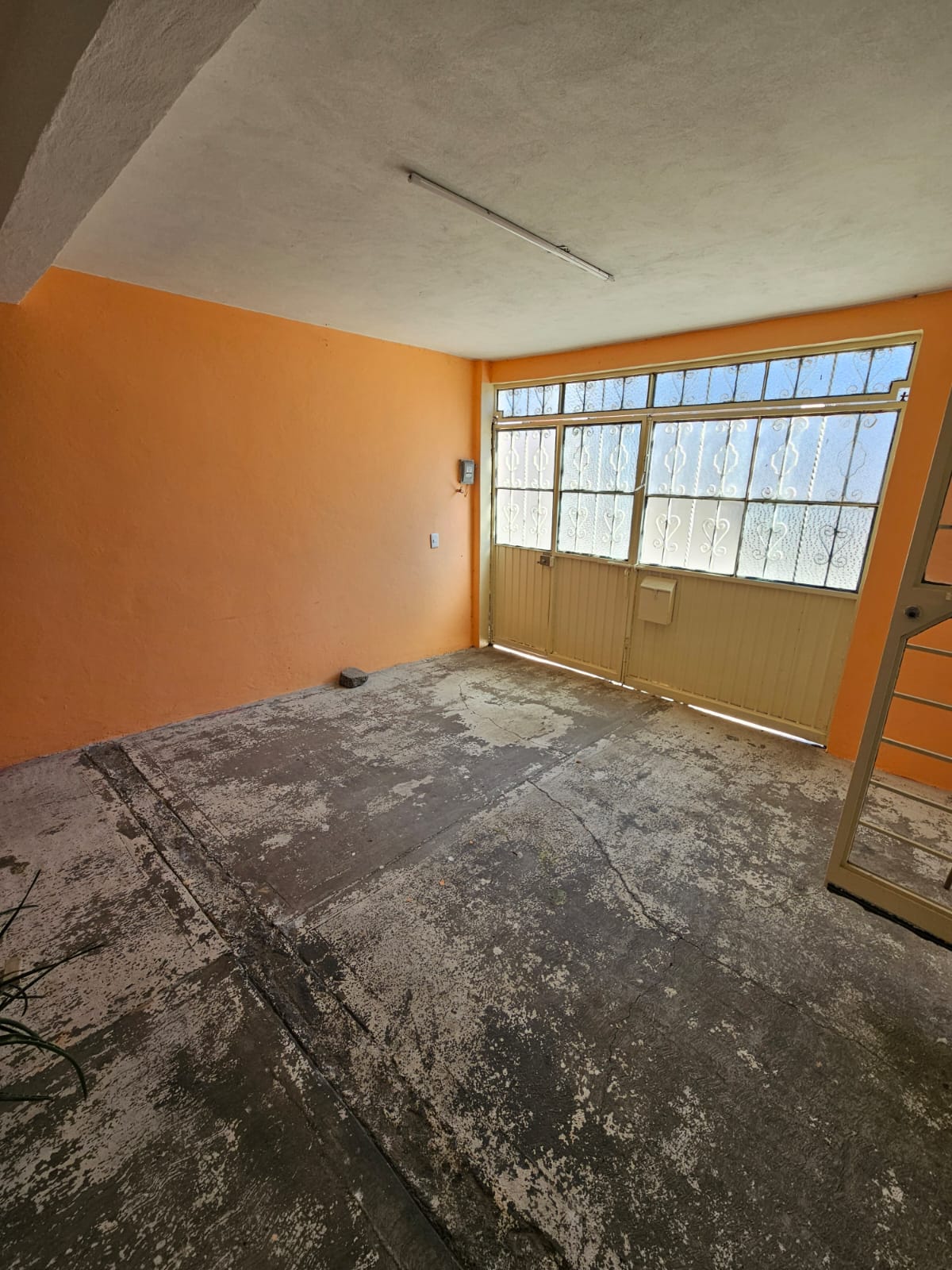 CASA EN VENTA EN PROF. JESUS ROMERO FLORES, MORELIA