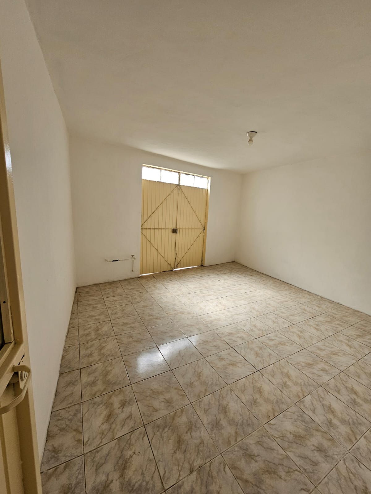 CASA EN VENTA EN PROF. JESUS ROMERO FLORES, MORELIA