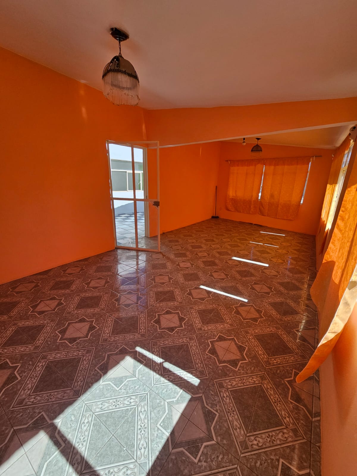 CASA EN VENTA EN PROF. JESUS ROMERO FLORES, MORELIA
