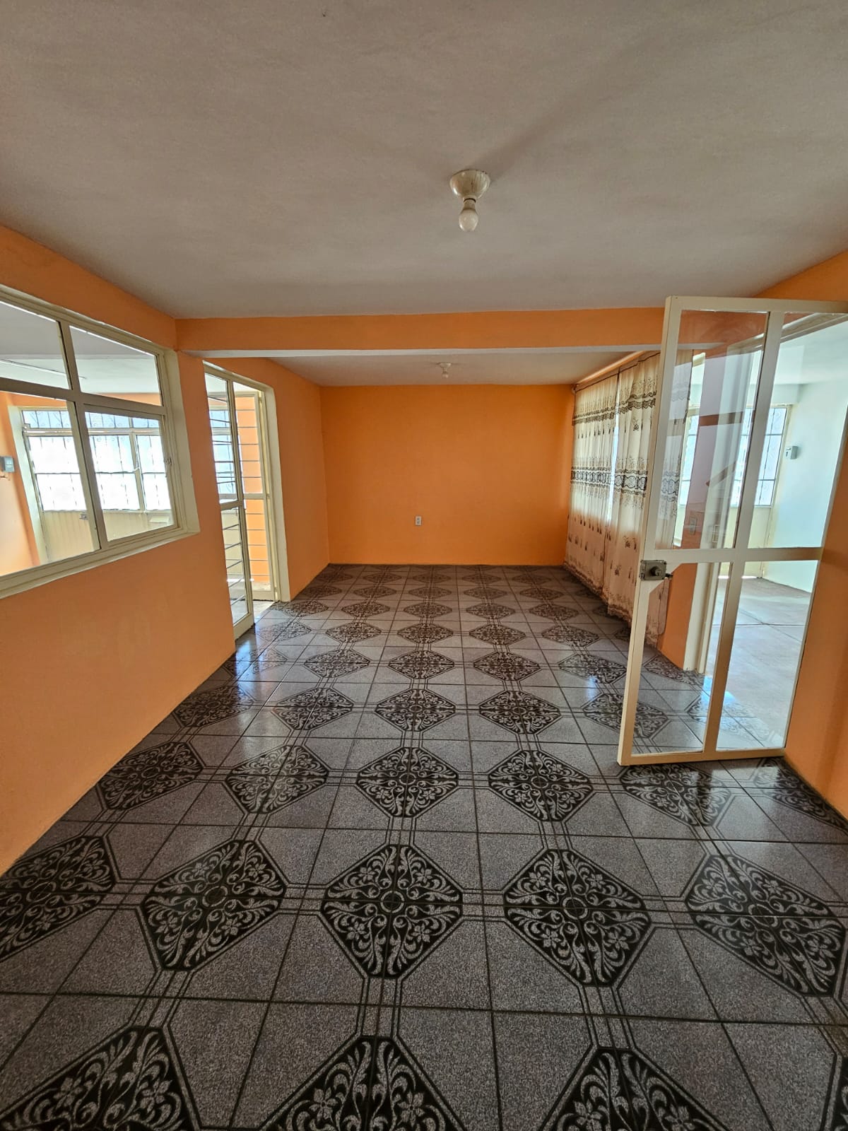 CASA EN VENTA EN PROF. JESUS ROMERO FLORES, MORELIA
