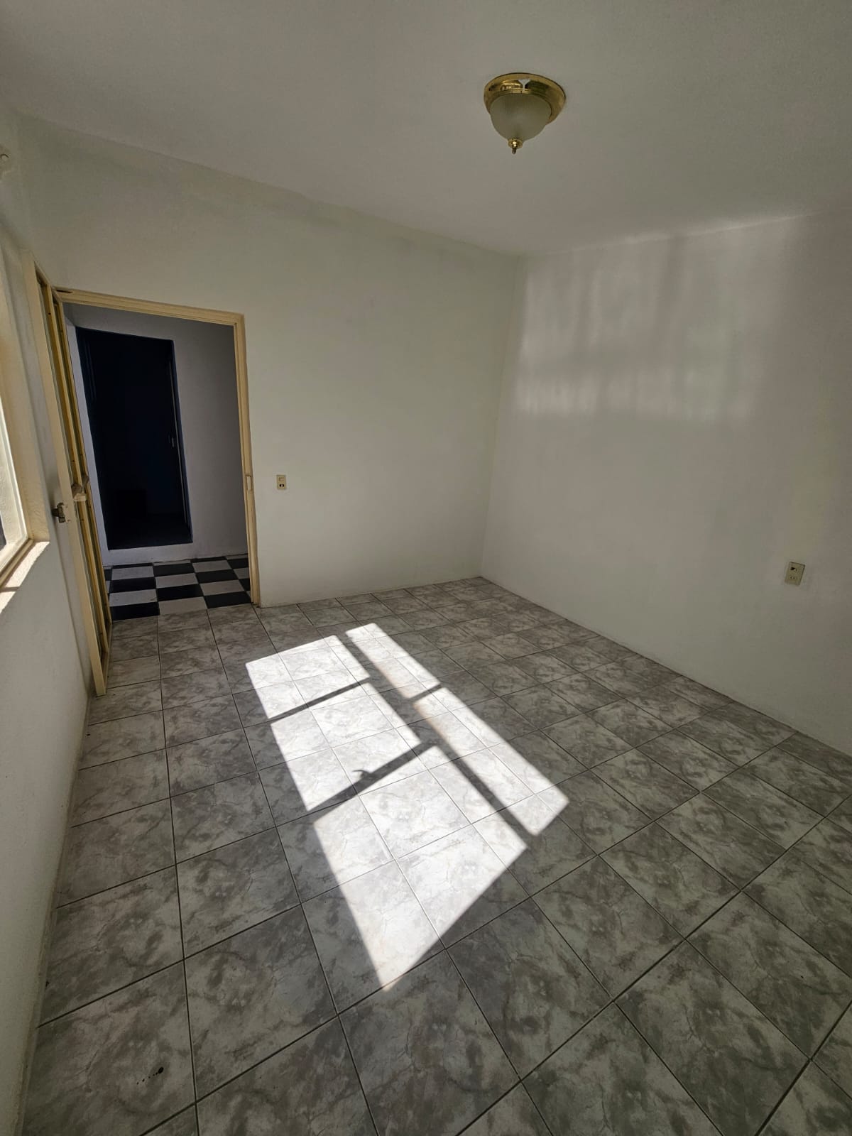 CASA EN VENTA EN PROF. JESUS ROMERO FLORES, MORELIA