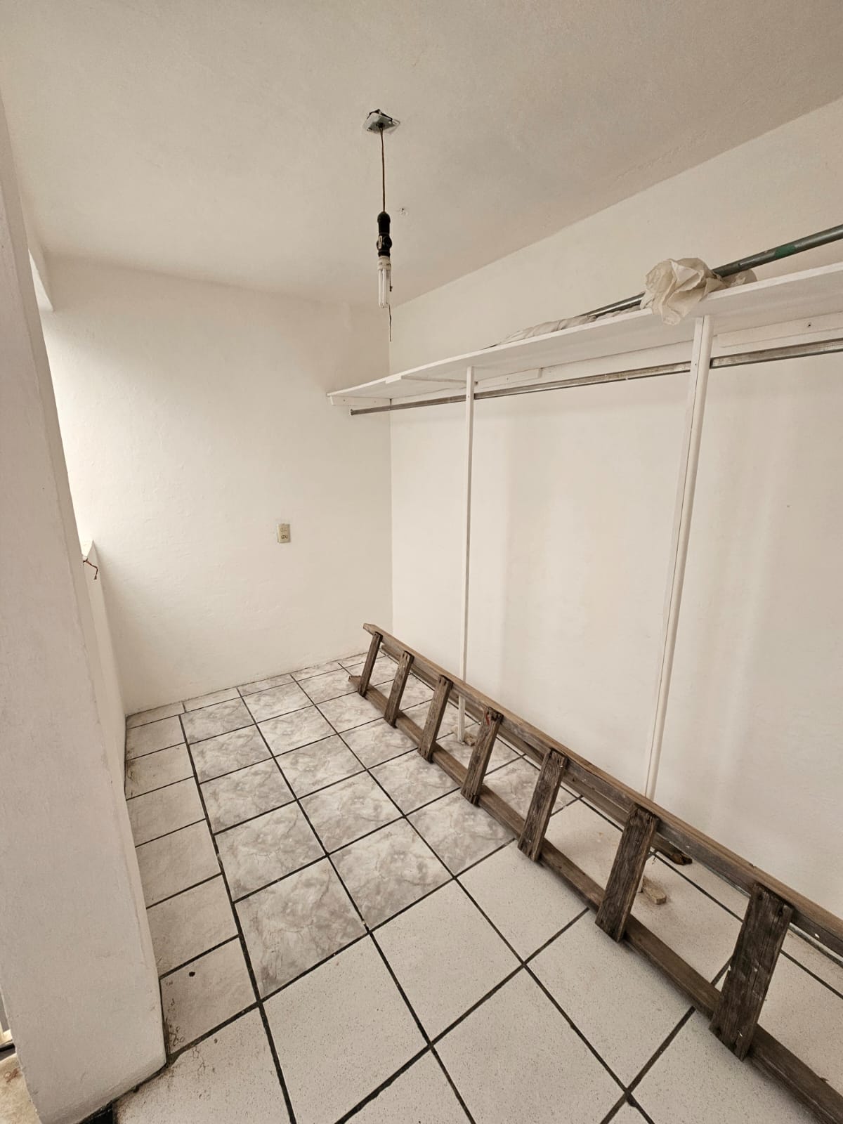 CASA EN VENTA EN PROF. JESUS ROMERO FLORES, MORELIA