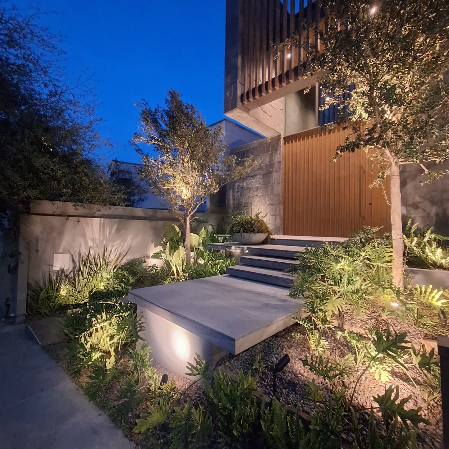 CASA RESIDENCIAL DE AUTOR AMUEBLADA EN VENTA EN RESIDENCIAL CORDILLERA SANTA CATARINA, NUEVO LEON