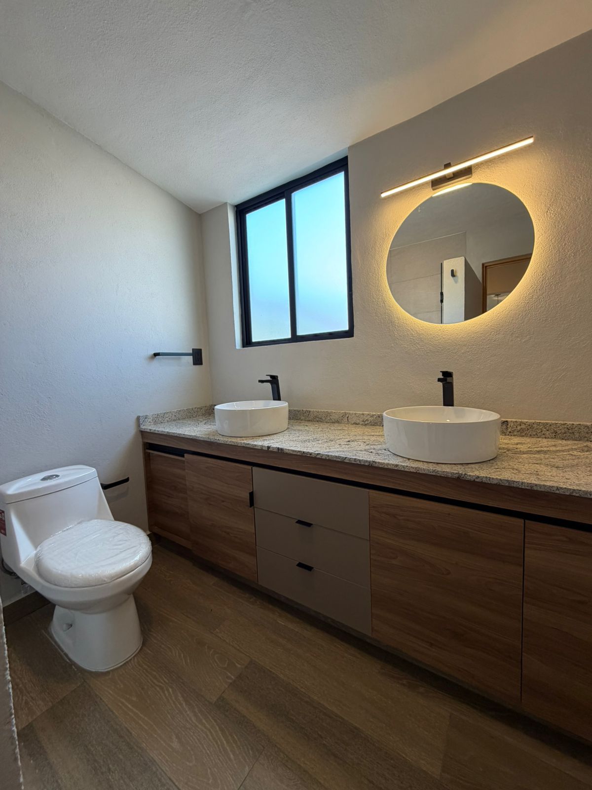 CASA CON LOCAL COMERCIAL EN VENTA EN CHAPULTEPEC SUR, MORELIA
