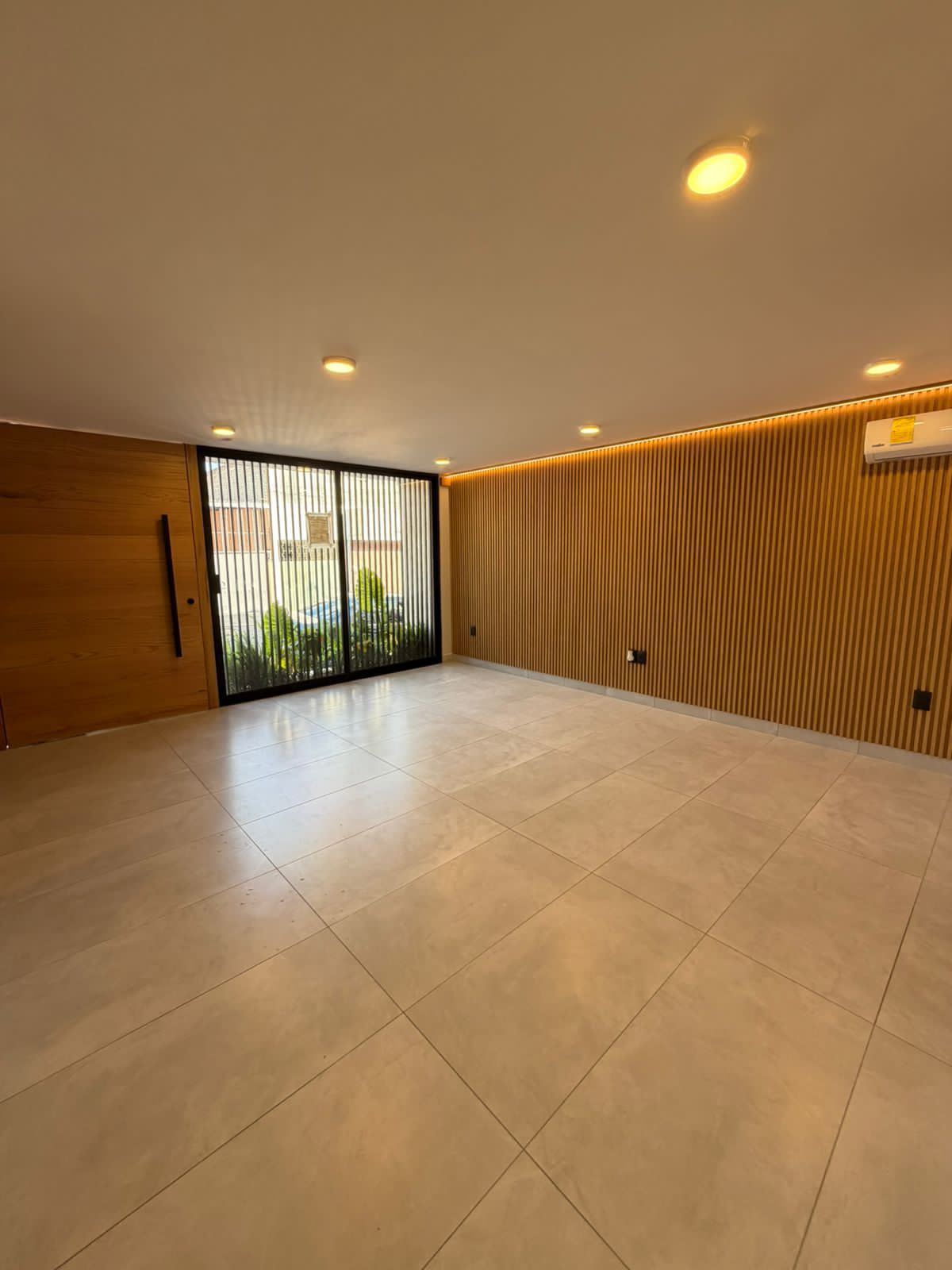 CASA CON LOCAL COMERCIAL EN VENTA EN CHAPULTEPEC SUR, MORELIA