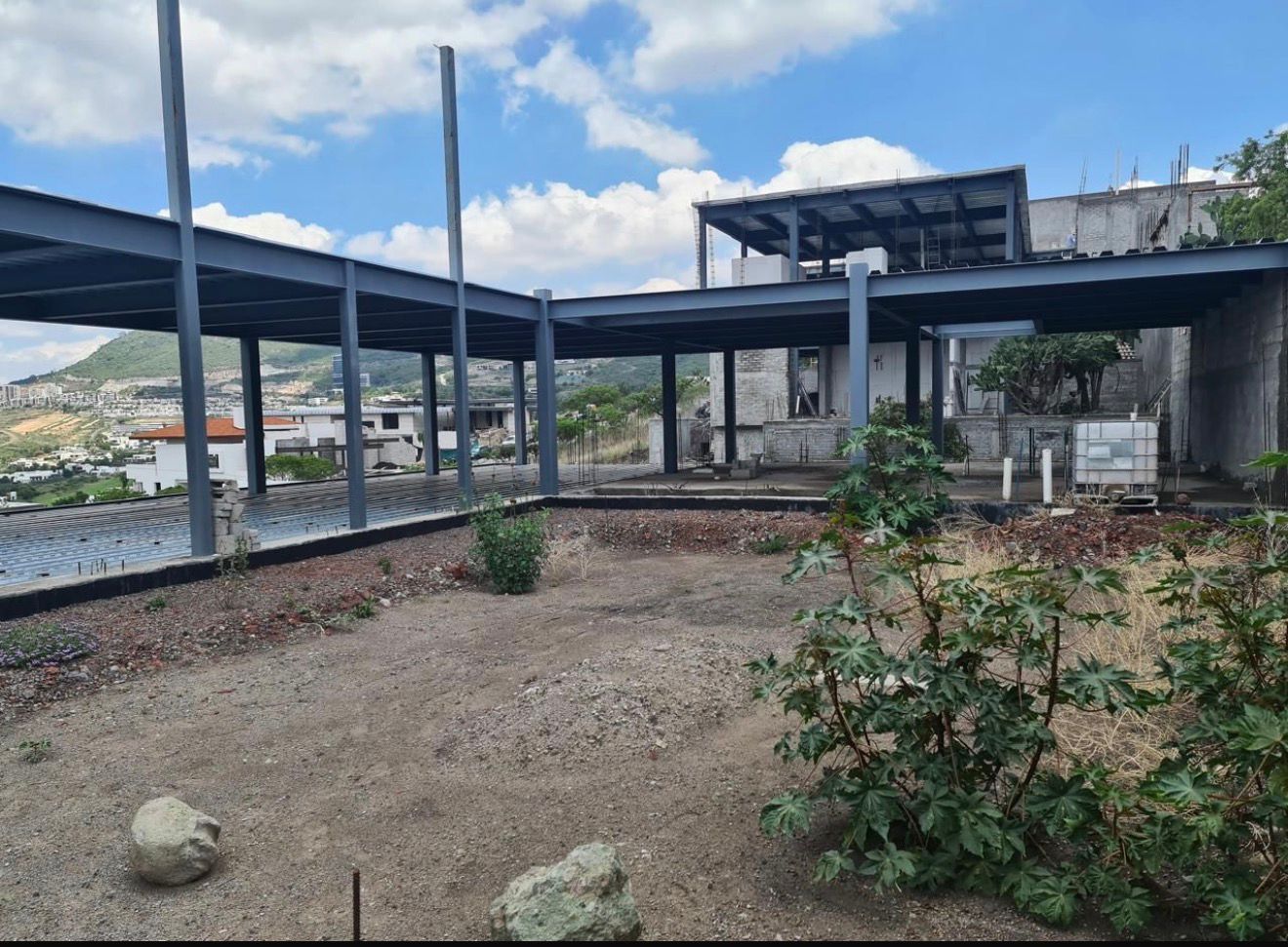 CASA RESIDENCIAL EN VENTA EN CLUB Y DENTRO DEL CAMPO DE GOLF TRES MARIAS, MORELIA