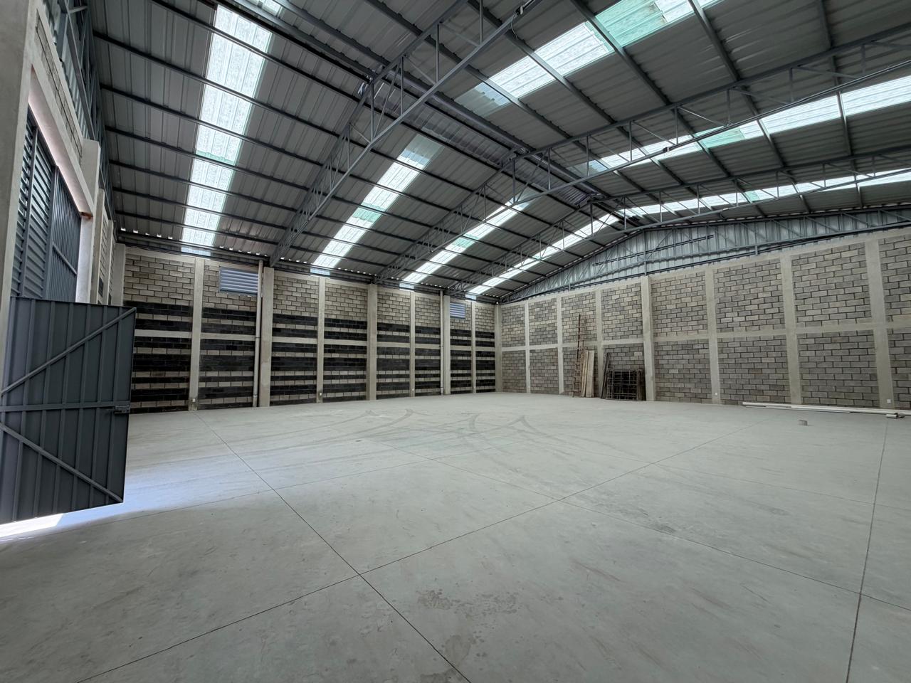 BODEGA EN RENTA EN LOS MANANTIALES, MORELIA